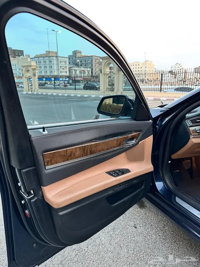 للبيع BMW 740 Li لارج نظيف جدا مصين تماما 2011 23