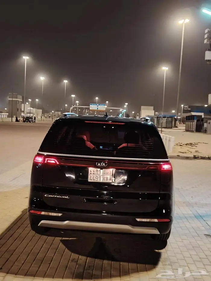 كارنفال 2021 كارنيفال أسود 9 مقاعد بسعر منافس 24