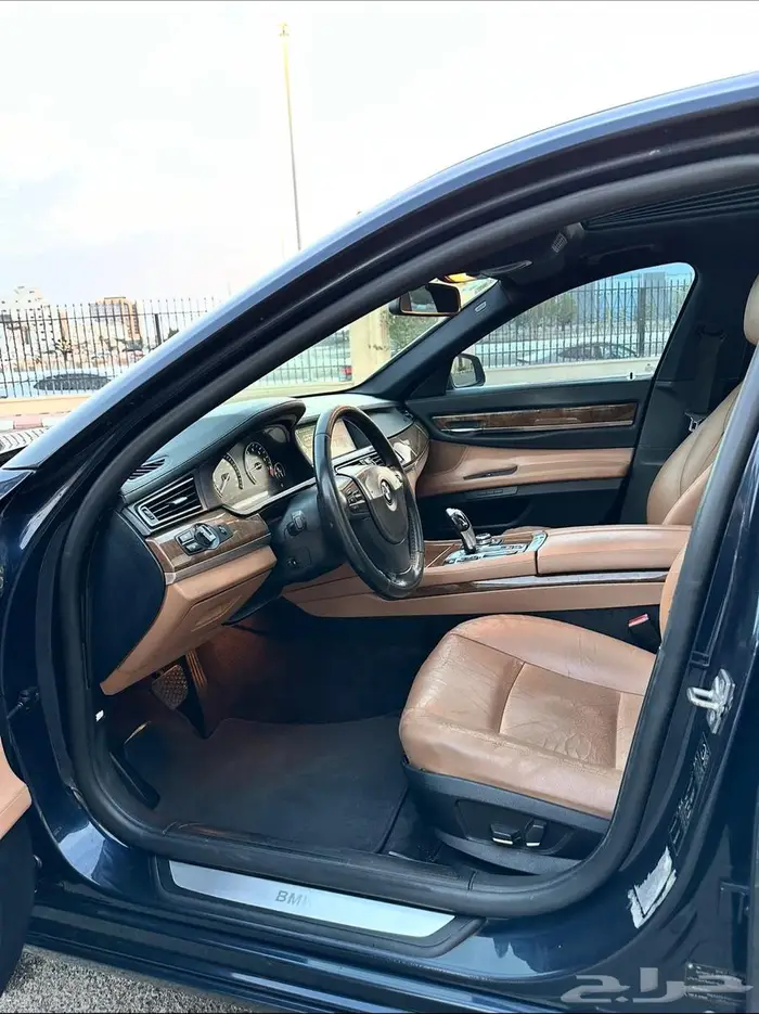 للبيع BMW 740 Li لارج نظيف جدا مصين تماما 2011 24