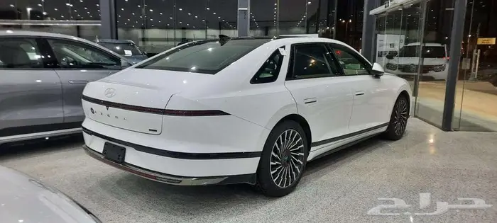 ازيرا 2025 كاليجرافي فل وعلان 187.990بالضريبة تظليل مجاني 5