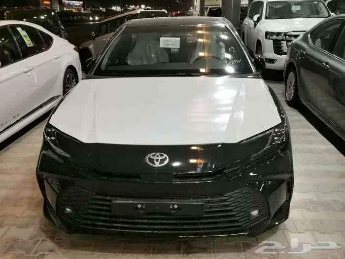 كامري LE هايبرد اسود وفضي وتيتانيوم سعودي 2025 0