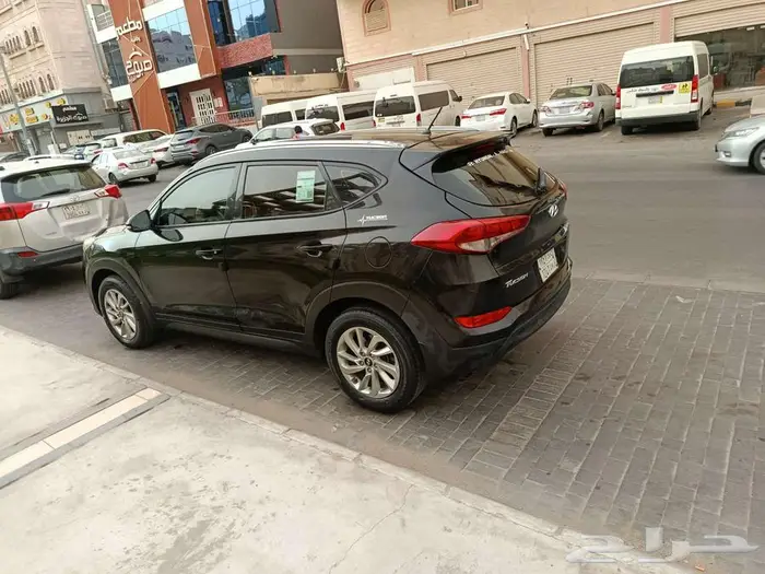 سيارة عائلية هيونداي توسان اتوماتيك 12