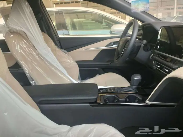 تويوتا كامري LE هايبرد 2025 3