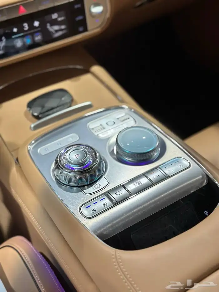 جينيسس G90 اسود 2023 . رصد الفخامة 32