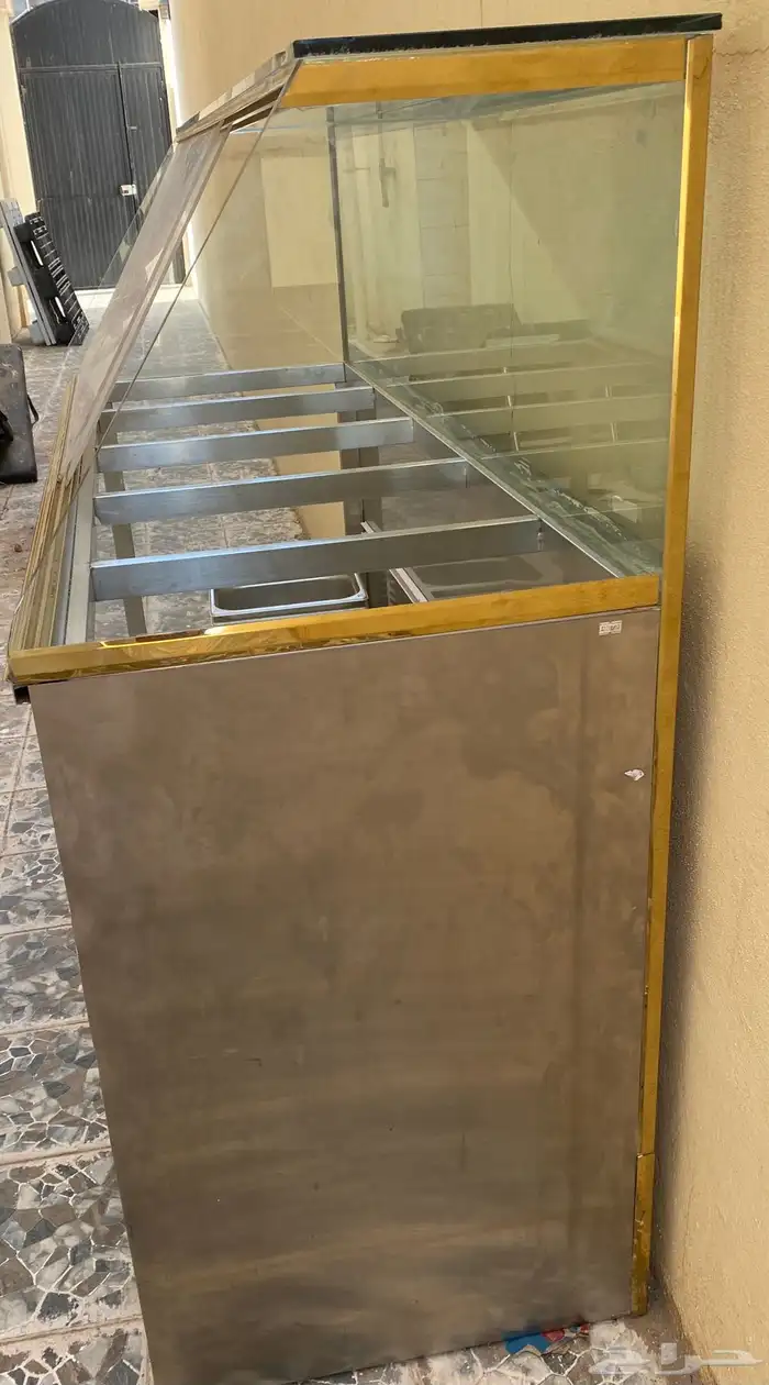 طاولة عرض و مكسرات 1