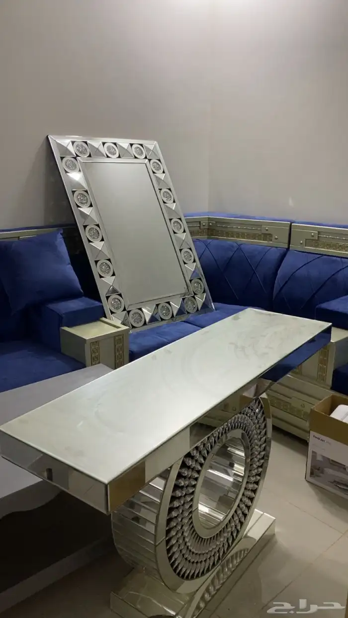 طاوله مع مرايه 1