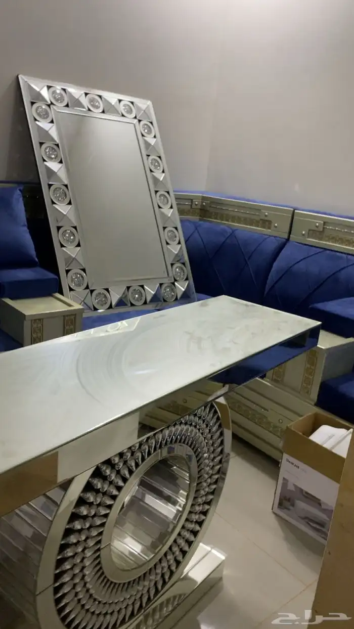 طاوله مع مرايه 3