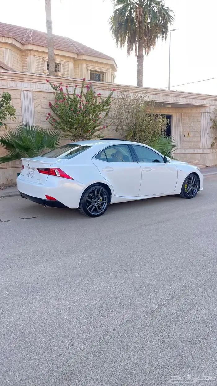 لكزس is350 ابيض مفحوص 0