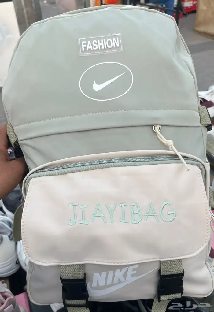 عروض شنط مدارس وشوزات اطفال ب95 بسس 14