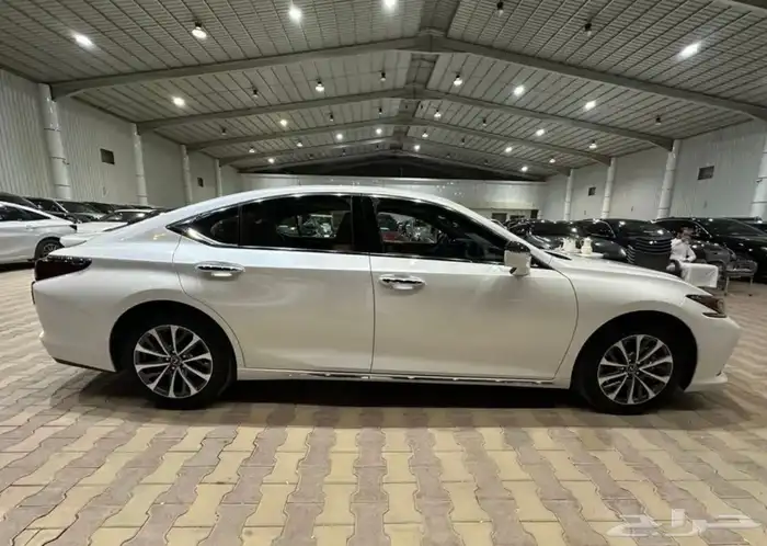 لكزس ES350 موديل 2024 نضيف 3