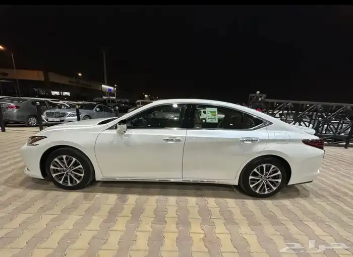 لكزس ES350 موديل 2024 نضيف 4