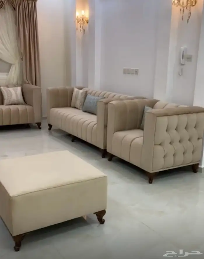 كنب مستخدم ل البيع ثلاث قطع كبيره وقطعتين مفرد وقطعه صغيره 0