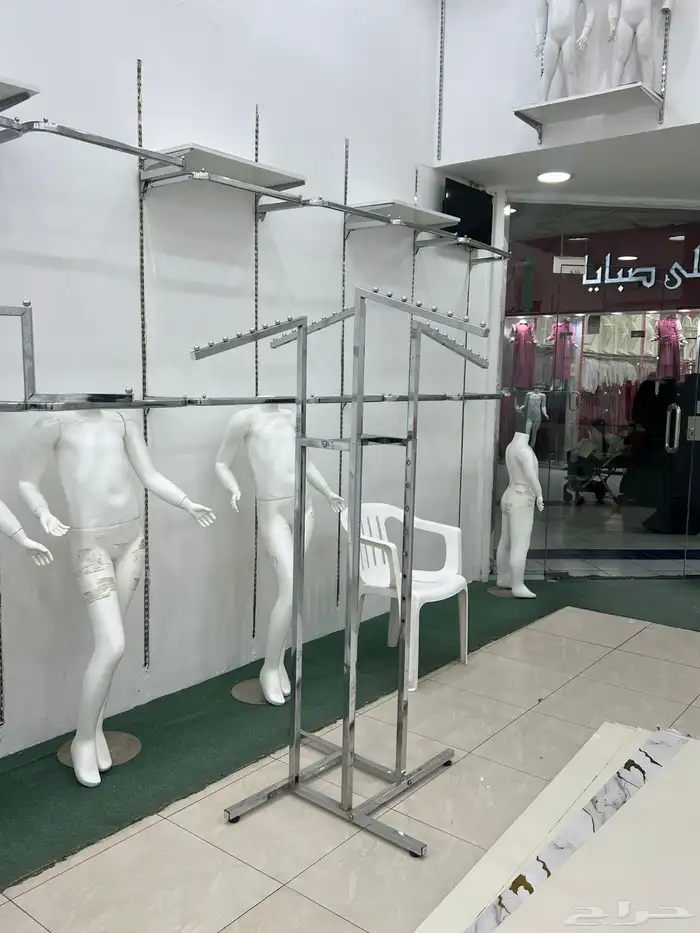 مونيكان وستاندات 4