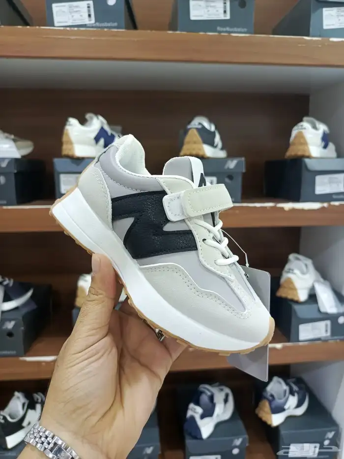 عروض شنط مدارس وشوزات اطفال ب95 بسس 50