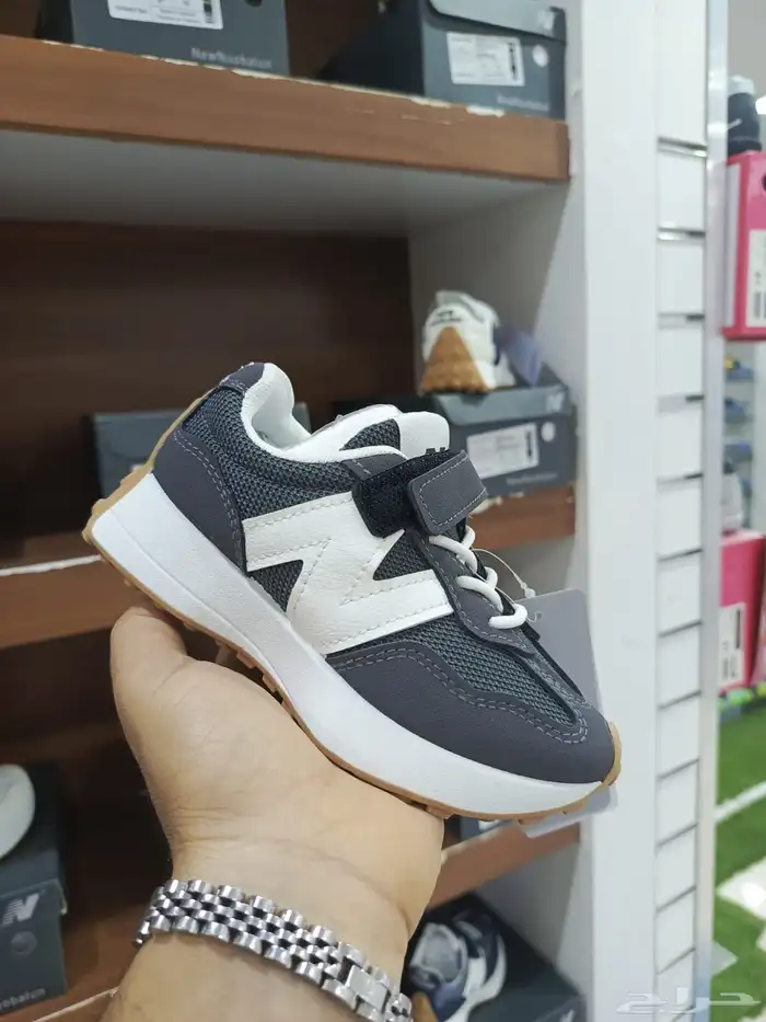 عروض شنط مدارس وشوزات اطفال ب95 بسس 49