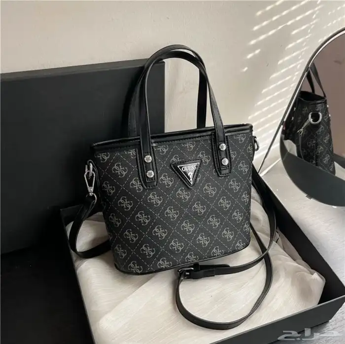 شنط نسائيه طبق الأصل ماركة جس GUESS 1
