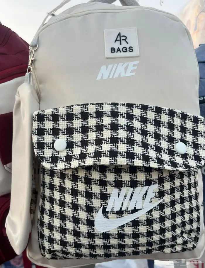 عروض شنط مدارس وشوزات اطفال ب95 بسس 23