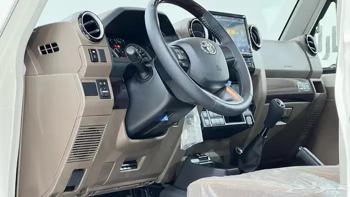 تويوتا شاص V6.2025فل كامل سلق بريمي بنزين قير عادى 40عام 8