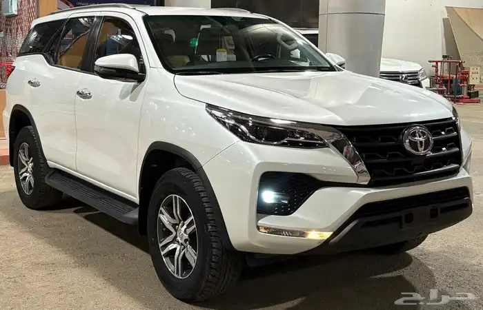 للبيع فورتشنر vx 2023 دبل 6 سرندل أبيض (ممشى 44 الف) وكاله 1