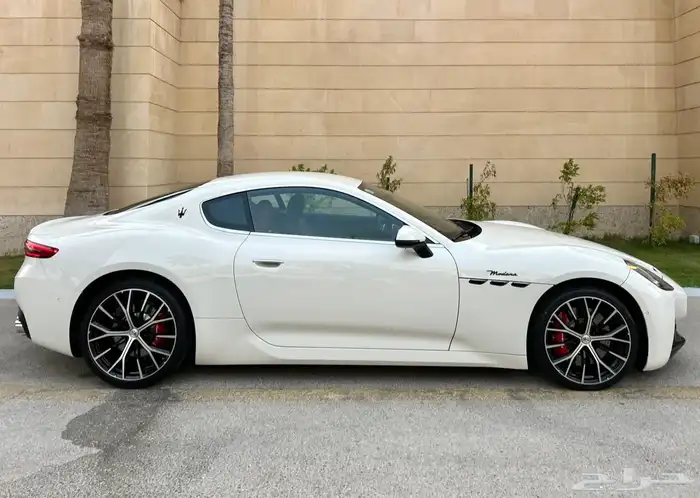 مازيراتي GranTurismo الجديده 2024 على الضمان والصيانه 4