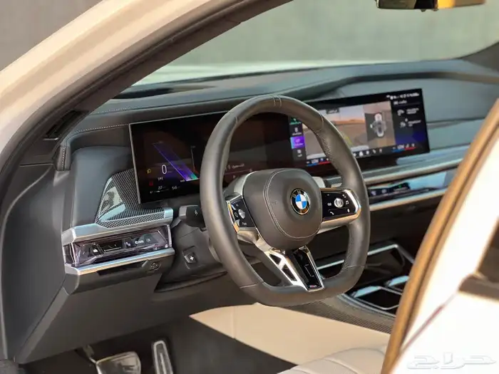 بي ام دبليو 740Li 2023 ناغي ممشى قليل شبه جديده.. 10