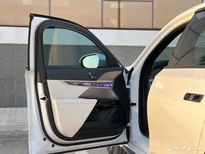 بي ام دبليو 740Li 2023 ناغي ممشى قليل شبه جديده.. 8