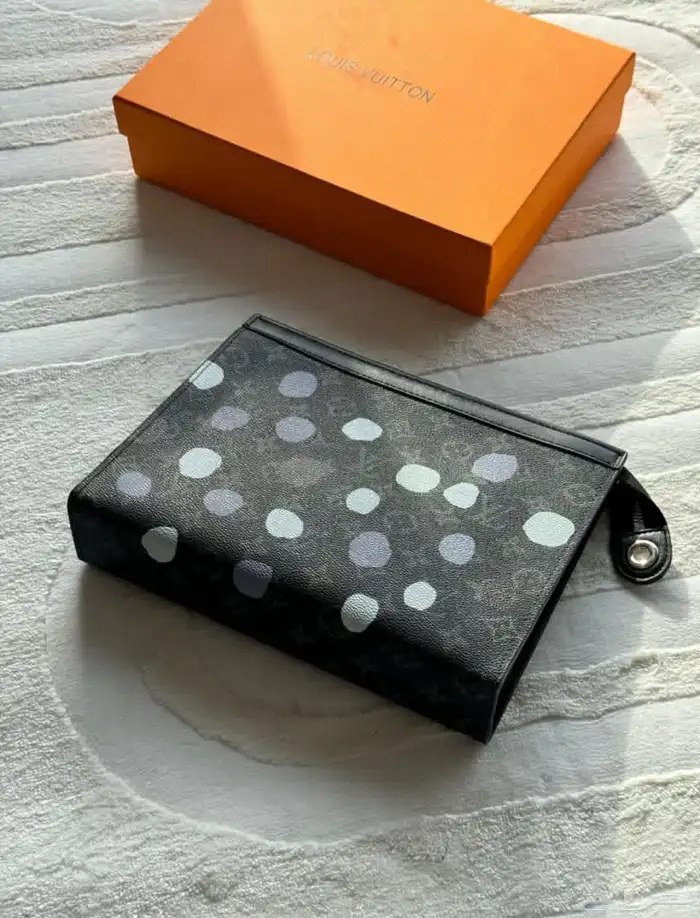 شنط يد رجاليه 5