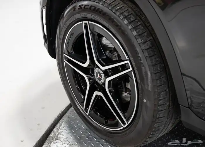 مرسيدس بنز GLC300 موديل 2022 3