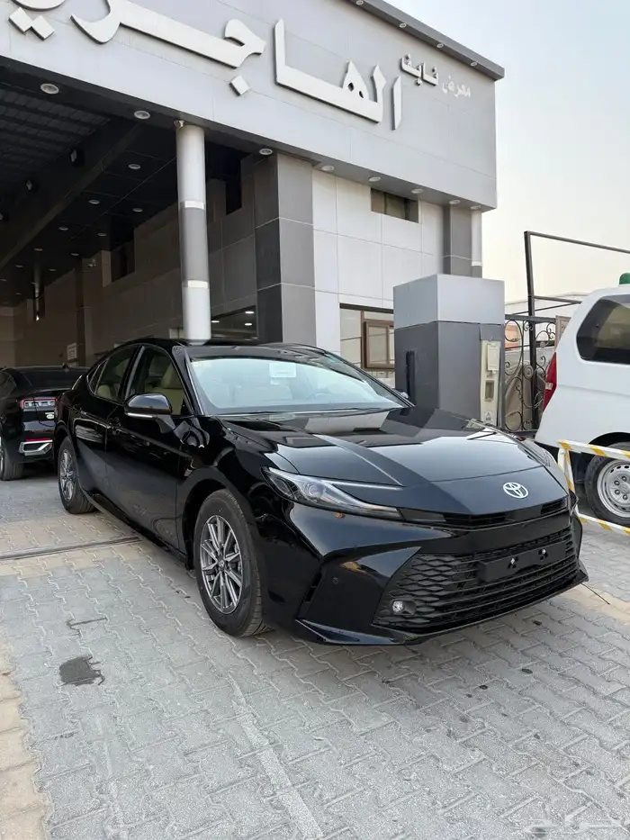 تويوتا كامري 2025 E اسود 0