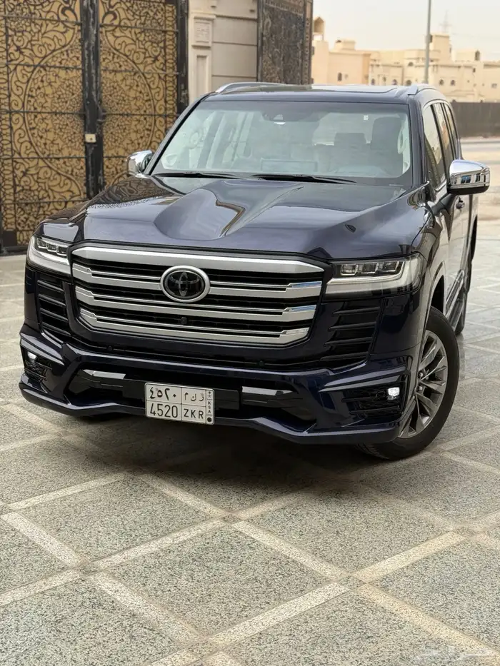 تويوتا لاندكروزر ( VXR ) فل كامل 2023 خليجي ماشي ( 42 الف ) 0