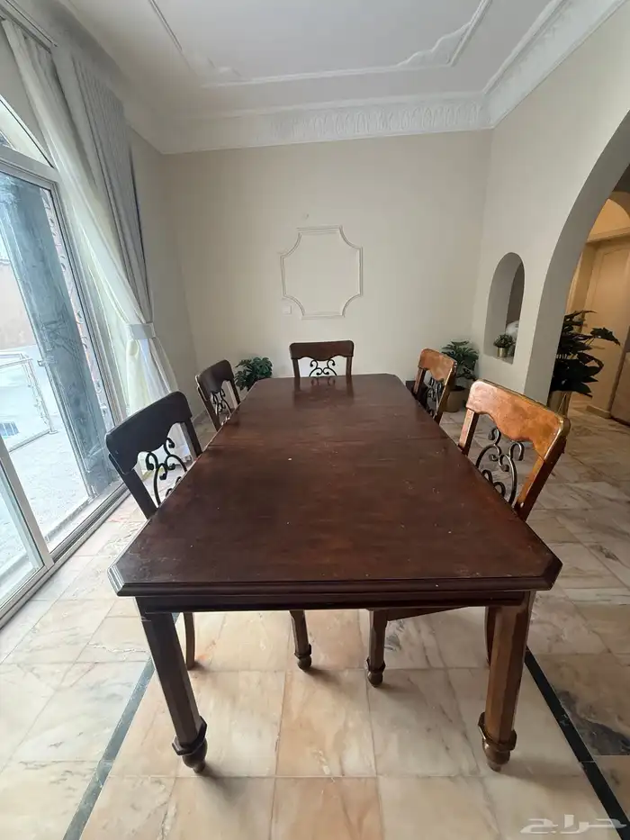 دولاب طاولة طعام وكنب 2