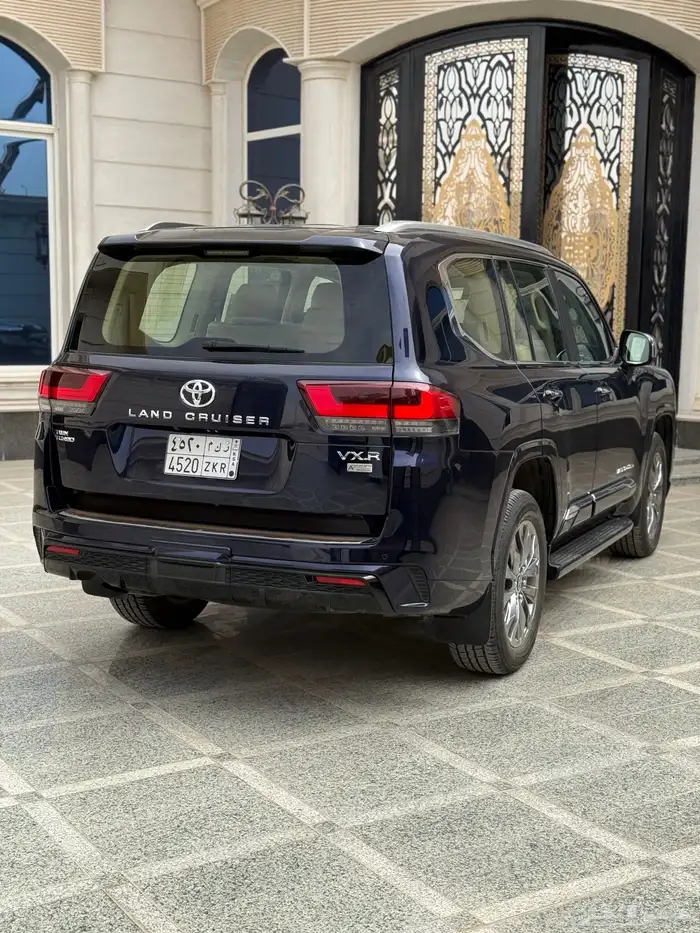 تويوتا لاندكروزر ( VXR ) فل كامل 2023 خليجي ماشي ( 42 الف ) 5