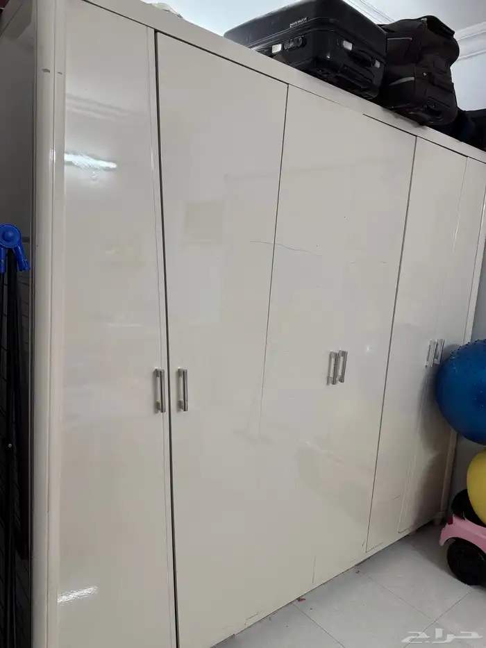 كنب امريكي نظيف مافيه عيوب بسعر 800وغرفة اطفال 500 ورفوف 8