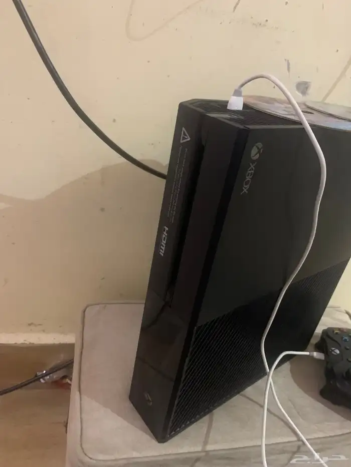إكس بوكس ون معه يدين 0