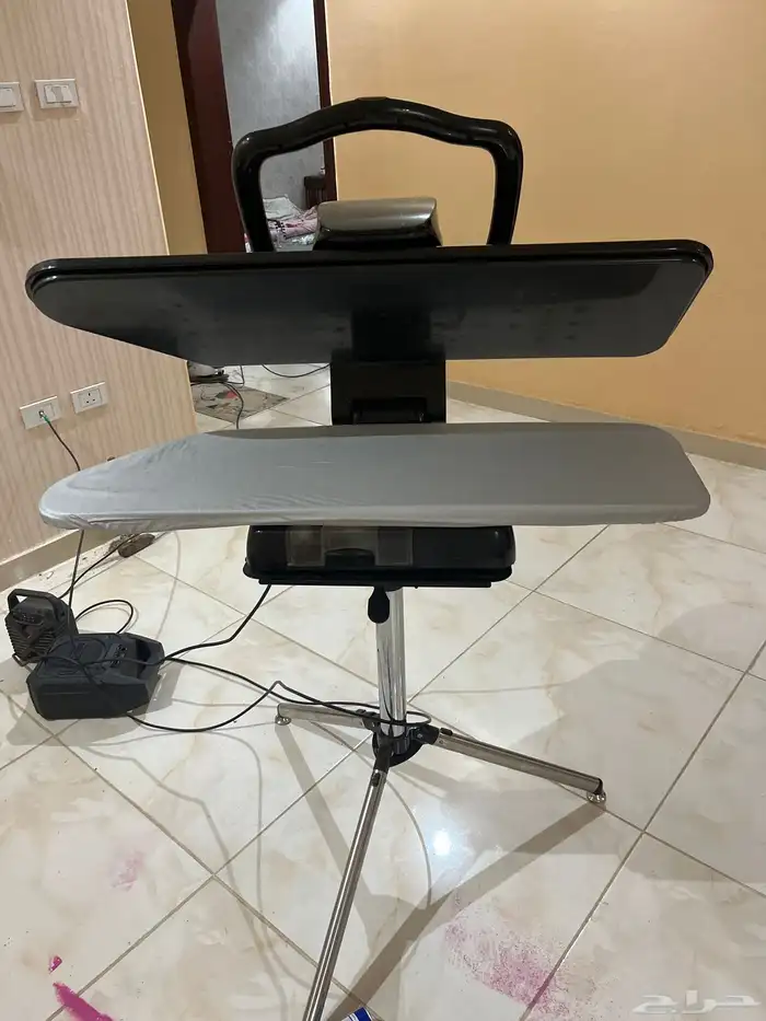 مكواة ملابس بخارية بحالة ممتازة 0