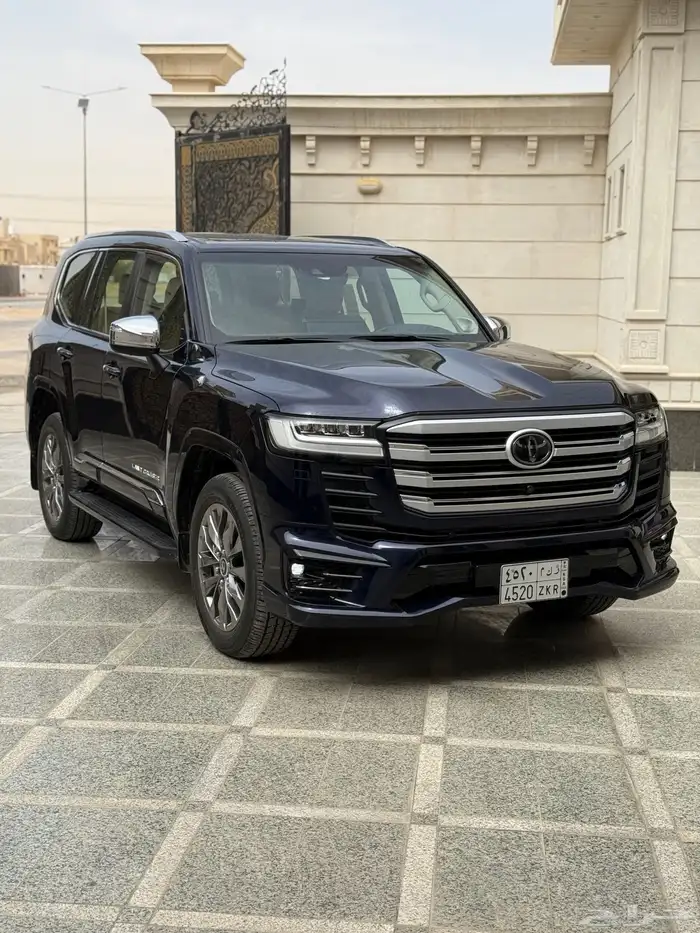 تويوتا لاندكروزر ( VXR ) فل كامل 2023 خليجي ماشي ( 42 الف ) 3
