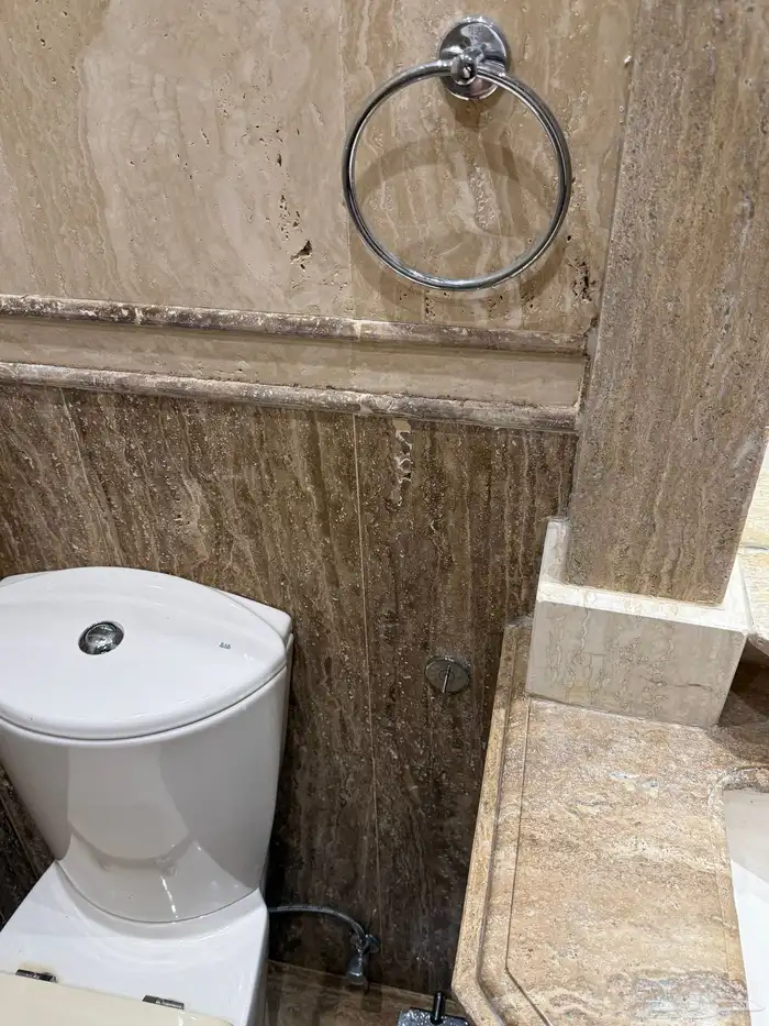 (مستعمل) مغاسل رخام مكاتب ومكتبة مطبخ خشب أدوات صحية مكيفات 24