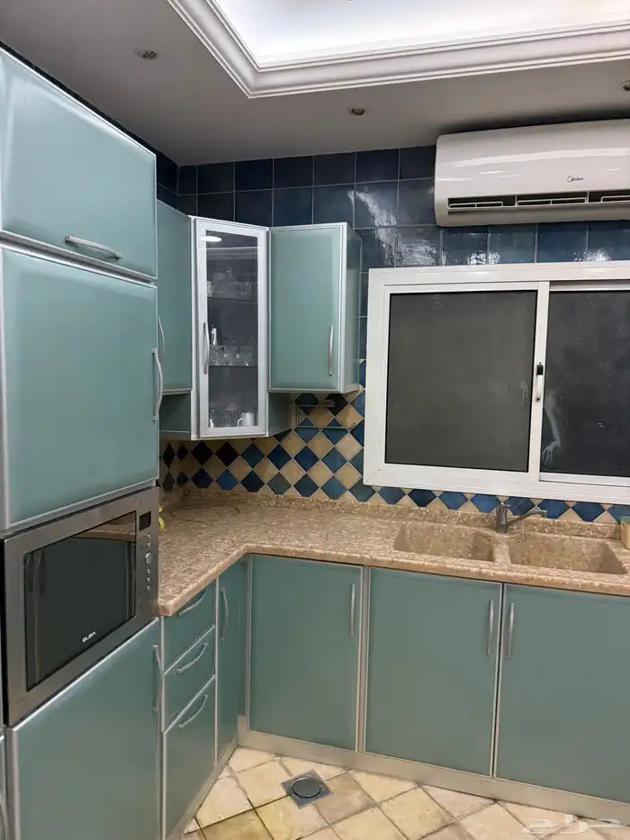 مطبخ للبيع ألمونيوم رخام صناعي مع أجهزة أوروبية وآخر خشبي 1