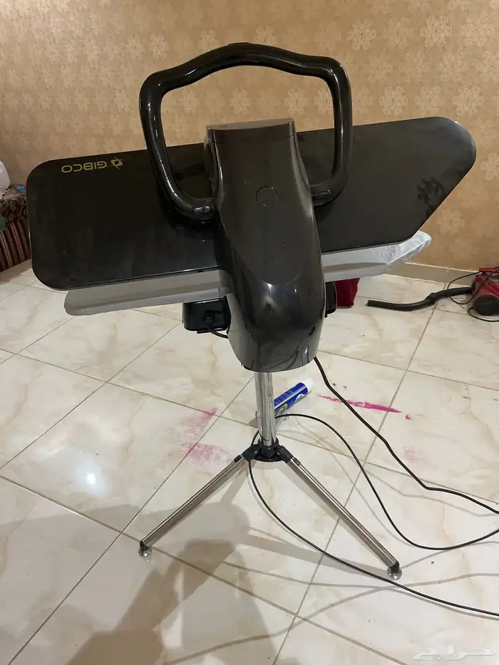 مكواة ملابس بخارية بحالة ممتازة 2