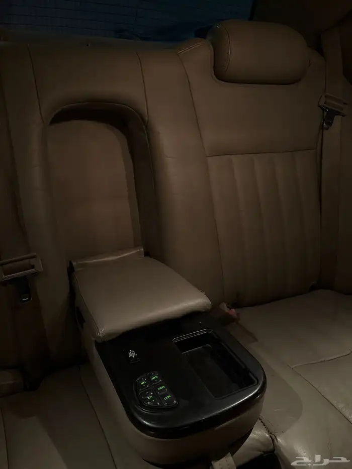 لينكون تاون كار 2006 executive L. (عنابي) 20