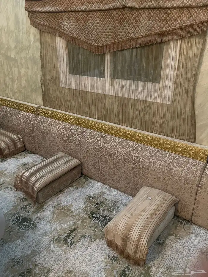 جلسة ارضية ظهريات للبيع مقاس الغرفه سته في اربعه 0