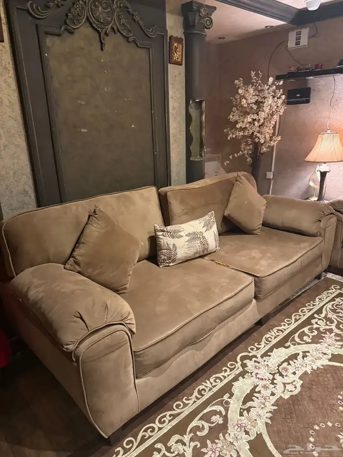 دولاب طاولة طعام وكنب 4