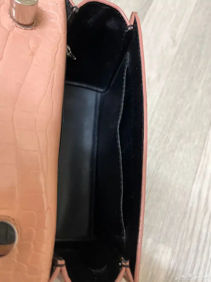 شنطه ماركه CHARLES   KEITH 3