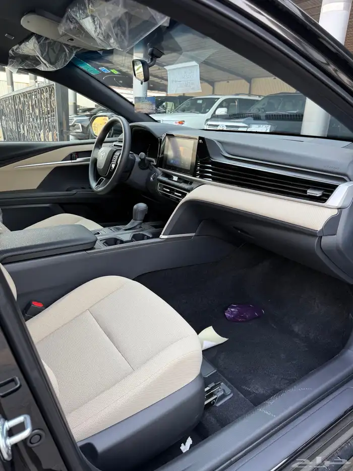 تويوتا كامري 2025 E اسود 7