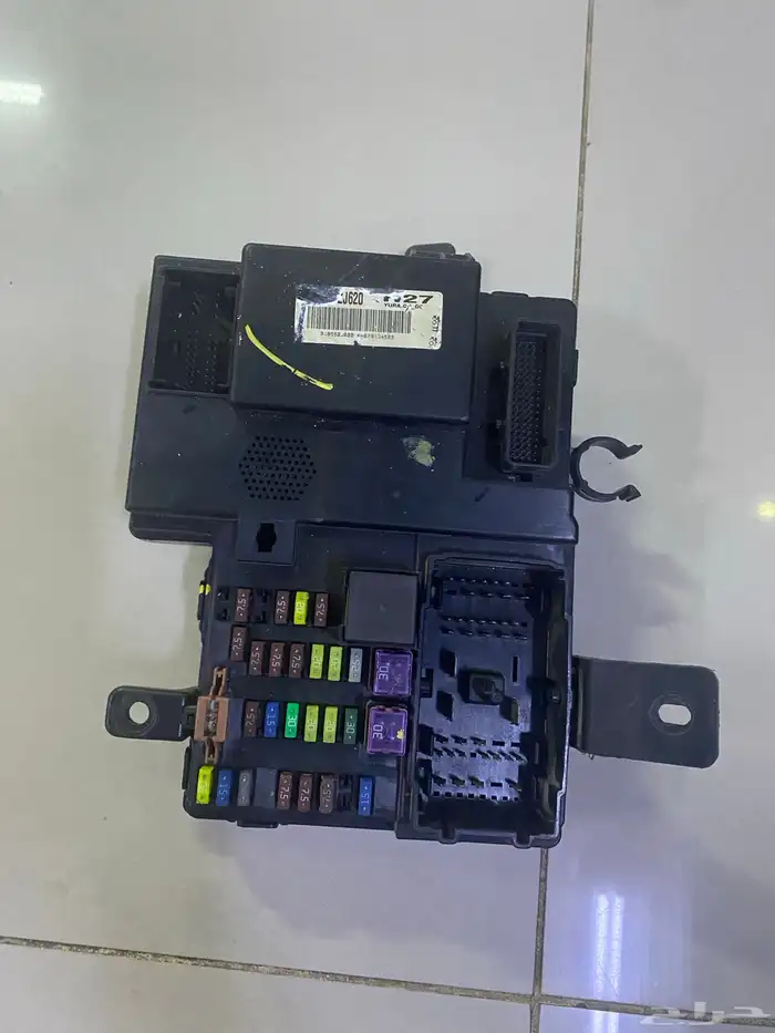 للبيع علبة فيوزات كيا موهافي 2013 0