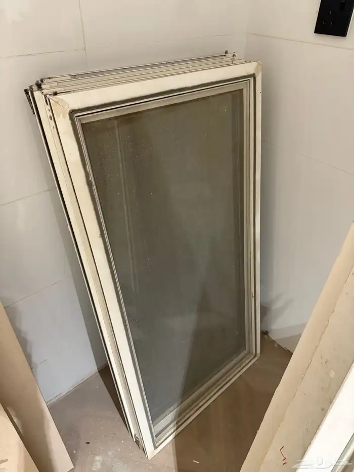 شبابيك المنيوم نظيفه للبيع 0