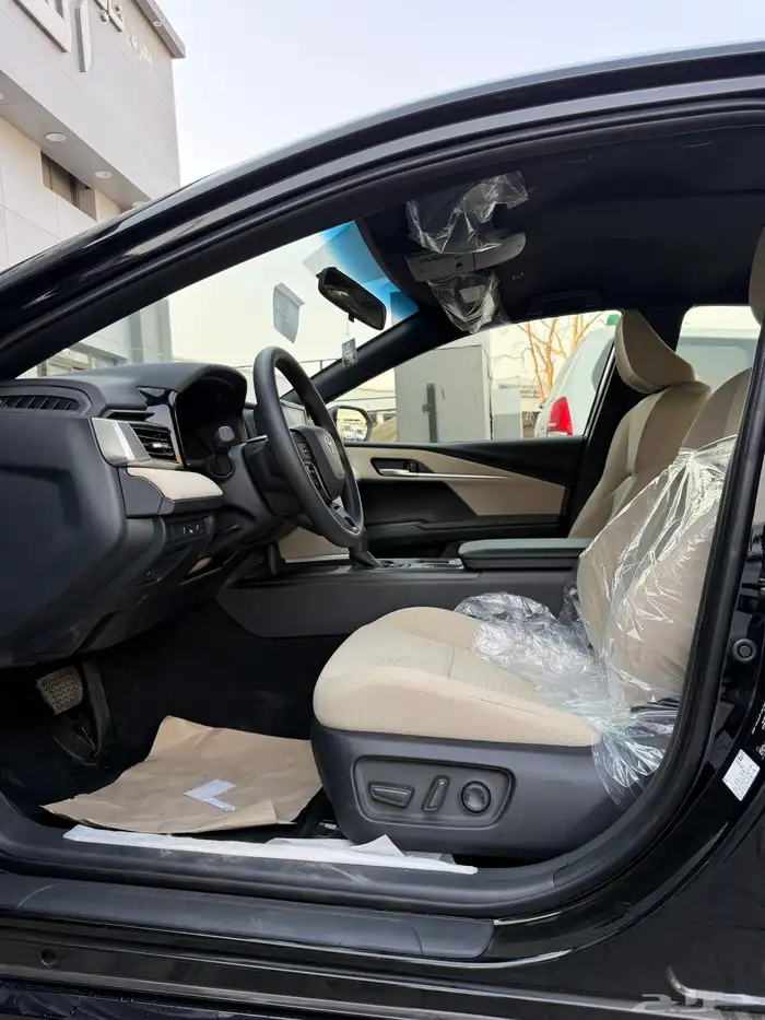 تويوتا كامري 2025 E اسود 9