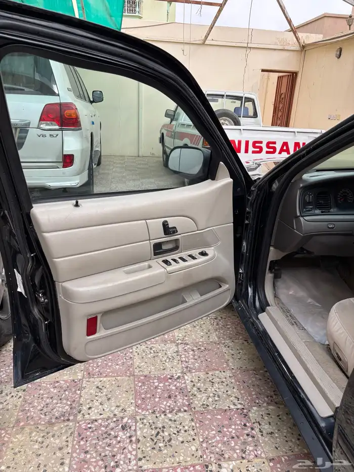 فورد كراون فكتوريا بوليسي 14