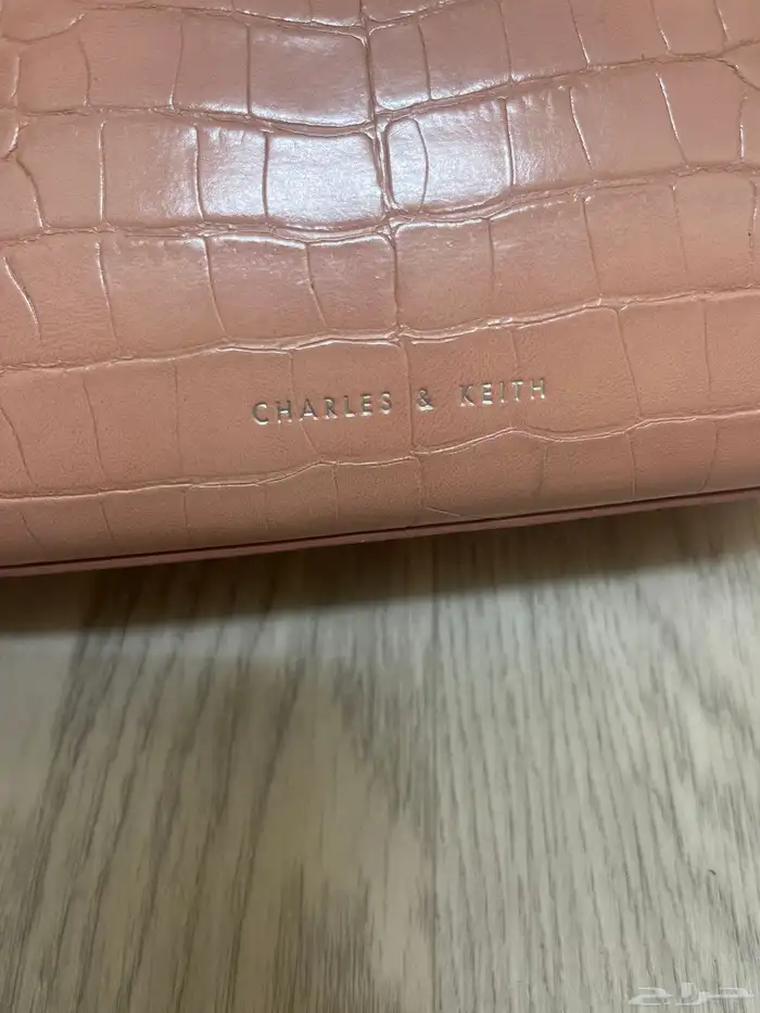 شنطه ماركه CHARLES   KEITH 2