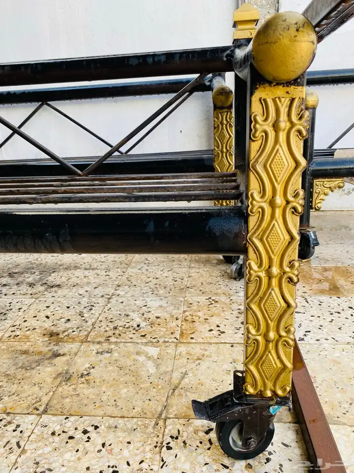 جلسات خارجية حديد بكفرات وحامل حطب حديدي 4
